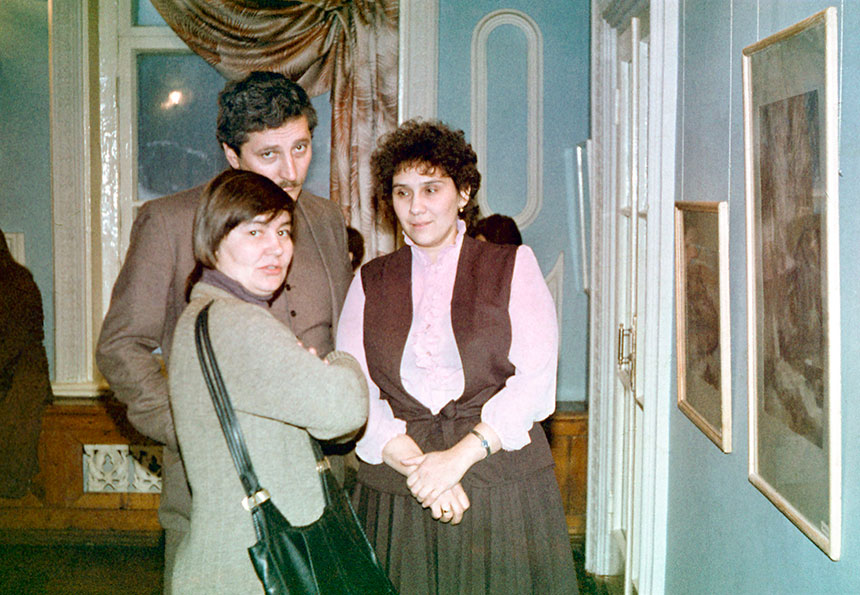 Искусствовед Ираида Георгиевна Федчина на персональной выставке художника Александра Шелтунова в Доме Актера. Иркутск, январь 1984 года